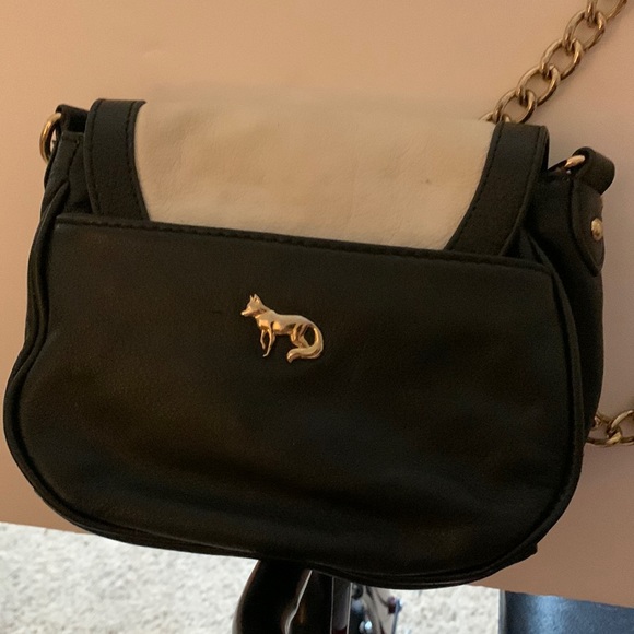 Small black and white Emma Fox shoulder bag with chain and leather strap. - Picture 5 of 5